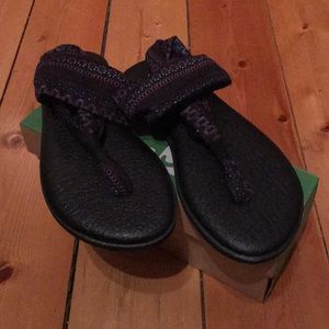 Sanuk Sandals/Flip Flops Size 6